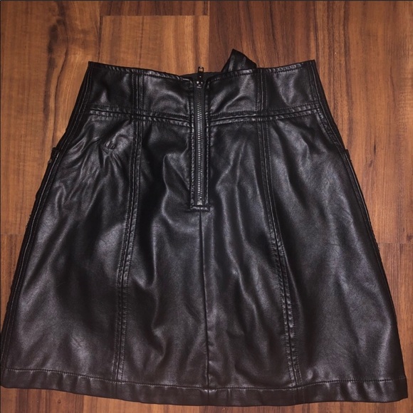 Guess faux leather suspender skirt size 8 - Picture 4 of 5